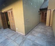 Casa com 230m², 3 dormitórios, 1 suíte, 2 vagas no bairro Jardim Barão do Cahy em Porto Alegre