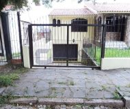 Casa com 375m², 4 dormitórios, 7 vagas no bairro Sarandi em Porto Alegre