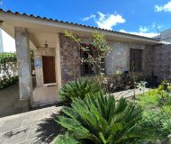 Casa com 310m², 3 dormitórios, 1 suíte, 4 vagas no bairro Santa Maria Goretti em Porto Alegre