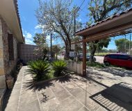 Casa com 310m², 3 dormitórios, 1 suíte, 4 vagas no bairro Santa Maria Goretti em Porto Alegre