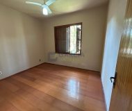 Casa com 310m², 3 dormitórios, 1 suíte, 4 vagas no bairro Santa Maria Goretti em Porto Alegre