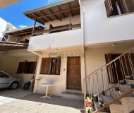 Casa com 310m², 3 dormitórios, 1 suíte, 4 vagas no bairro Santa Maria Goretti em Porto Alegre