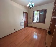 Casa com 310m², 3 dormitórios, 1 suíte, 4 vagas no bairro Santa Maria Goretti em Porto Alegre