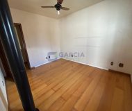 Casa com 310m², 3 dormitórios, 1 suíte, 4 vagas no bairro Santa Maria Goretti em Porto Alegre