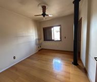 Casa com 310m², 3 dormitórios, 1 suíte, 4 vagas no bairro Santa Maria Goretti em Porto Alegre