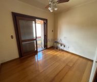 Casa com 310m², 3 dormitórios, 1 suíte, 4 vagas no bairro Santa Maria Goretti em Porto Alegre