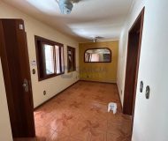 Casa com 310m², 3 dormitórios, 1 suíte, 4 vagas no bairro Santa Maria Goretti em Porto Alegre