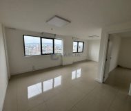 Sala Comercial com 62m², 2 vagas no bairro Passo da Areia em Porto Alegre