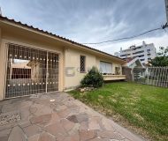 Casa com 220m², 3 dormitórios, 1 suíte, 4 vagas no bairro Jardim Lindóia em Porto Alegre