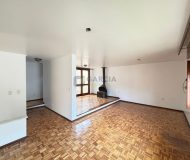 Casa com 220m², 3 dormitórios, 1 suíte, 4 vagas no bairro Jardim Lindóia em Porto Alegre
