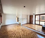 Casa com 220m², 3 dormitórios, 1 suíte, 4 vagas no bairro Jardim Lindóia em Porto Alegre