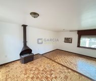 Casa com 220m², 3 dormitórios, 1 suíte, 4 vagas no bairro Jardim Lindóia em Porto Alegre