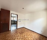 Casa com 220m², 3 dormitórios, 1 suíte, 4 vagas no bairro Jardim Lindóia em Porto Alegre