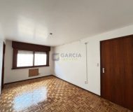 Casa com 220m², 3 dormitórios, 1 suíte, 4 vagas no bairro Jardim Lindóia em Porto Alegre