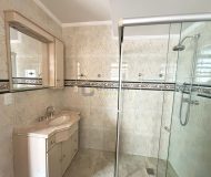 Casa com 220m², 3 dormitórios, 1 suíte, 4 vagas no bairro Jardim Lindóia em Porto Alegre