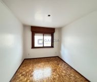 Casa com 220m², 3 dormitórios, 1 suíte, 4 vagas no bairro Jardim Lindóia em Porto Alegre