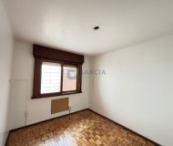 Casa com 220m², 3 dormitórios, 1 suíte, 4 vagas no bairro Jardim Lindóia em Porto Alegre