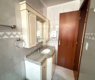 Casa com 220m², 3 dormitórios, 1 suíte, 4 vagas no bairro Jardim Lindóia em Porto Alegre