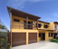 Casa com 171m², 3 dormitórios, 1 suíte, 2 vagas no bairro Partenon em Porto Alegre