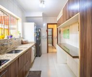 Casa com 171m², 3 dormitórios, 1 suíte, 2 vagas no bairro Partenon em Porto Alegre