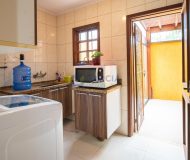 Casa com 171m², 3 dormitórios, 1 suíte, 2 vagas no bairro Partenon em Porto Alegre