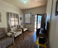 Casa com 58m², 2 dormitórios, 2 vagas no bairro Parque Minuano em Porto Alegre