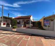 Casa com 58m², 2 dormitórios, 2 vagas no bairro Parque Minuano em Porto Alegre