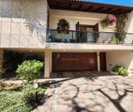 Casa com 450m², 3 dormitórios, 1 suíte, 6 vagas no bairro Jardim Lindóia em Porto Alegre
