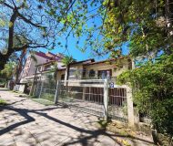 Casa com 450m², 3 dormitórios, 1 suíte, 6 vagas no bairro Jardim Lindóia em Porto Alegre