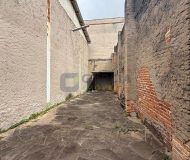 Depósito com 390m² no bairro São João em Porto Alegre