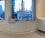 Sala Comercial com 38m², 1 dormitório, 1 vaga no bairro Menino Deus em Porto Alegre