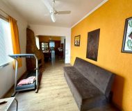 Casa com 263m², 6 dormitórios, 1 suíte, 2 vagas no bairro Parque Minuano em Porto Alegre