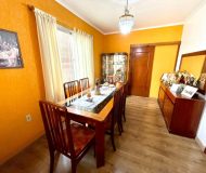 Casa com 263m², 6 dormitórios, 1 suíte, 2 vagas no bairro Parque Minuano em Porto Alegre