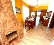 Casa com 263m², 6 dormitórios, 1 suíte, 2 vagas no bairro Parque Minuano em Porto Alegre