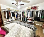 Casa com 263m², 6 dormitórios, 1 suíte, 2 vagas no bairro Parque Minuano em Porto Alegre