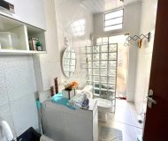 Casa com 263m², 6 dormitórios, 1 suíte, 2 vagas no bairro Parque Minuano em Porto Alegre