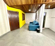 Casa com 263m², 6 dormitórios, 1 suíte, 2 vagas no bairro Parque Minuano em Porto Alegre