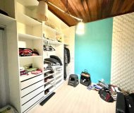 Casa com 263m², 6 dormitórios, 1 suíte, 2 vagas no bairro Parque Minuano em Porto Alegre