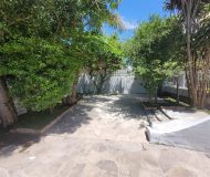 Casa com 341m², 3 dormitórios, 1 suíte, 8 vagas no bairro Ipanema em Porto Alegre