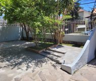 Casa com 341m², 3 dormitórios, 1 suíte, 8 vagas no bairro Ipanema em Porto Alegre