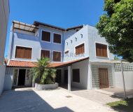 Casa com 341m², 3 dormitórios, 1 suíte, 8 vagas no bairro Ipanema em Porto Alegre