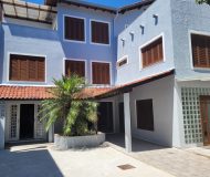 Casa com 341m², 3 dormitórios, 1 suíte, 8 vagas no bairro Ipanema em Porto Alegre