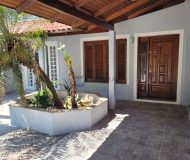 Casa com 341m², 3 dormitórios, 1 suíte, 8 vagas no bairro Ipanema em Porto Alegre