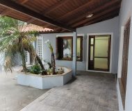 Casa com 341m², 3 dormitórios, 1 suíte, 8 vagas no bairro Ipanema em Porto Alegre