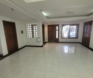 Casa com 341m², 3 dormitórios, 1 suíte, 8 vagas no bairro Ipanema em Porto Alegre