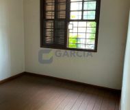 Casa com 346m², 4 dormitórios, 3 vagas no bairro Jardim Itu Sabará em Porto Alegre