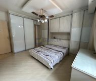 Casa com 253m², 5 dormitórios, 1 suíte, 4 vagas no bairro Vila Ipiranga em Porto Alegre