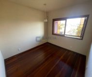 Casa com 190m², 4 dormitórios, 2 vagas no bairro Jardim Leopoldina em Porto Alegre