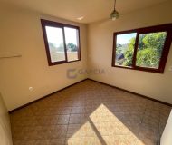Casa com 190m², 4 dormitórios, 2 vagas no bairro Jardim Leopoldina em Porto Alegre