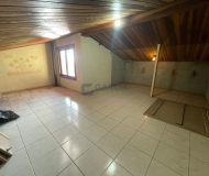 Casa com 190m², 4 dormitórios, 2 vagas no bairro Jardim Leopoldina em Porto Alegre